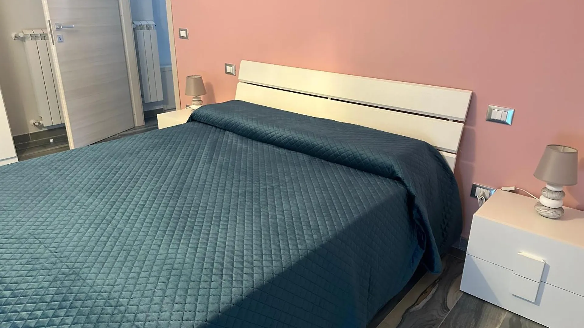 アパート Casa Vacanze Rosalinda House Di Fronte Al Mare Di パレルモ