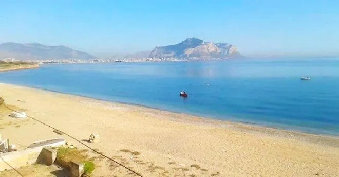 Apartment Casa Vacanze Rosalinda House Di Fronte Al Mare Di Palermo