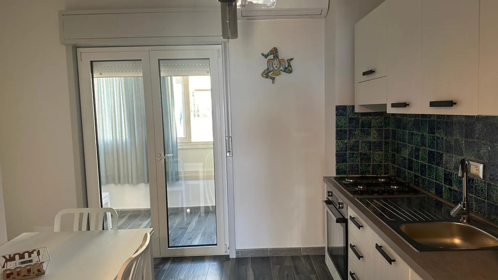 Apartment Casa Vacanze Rosalinda House Di Fronte Al Mare Di Palermo
