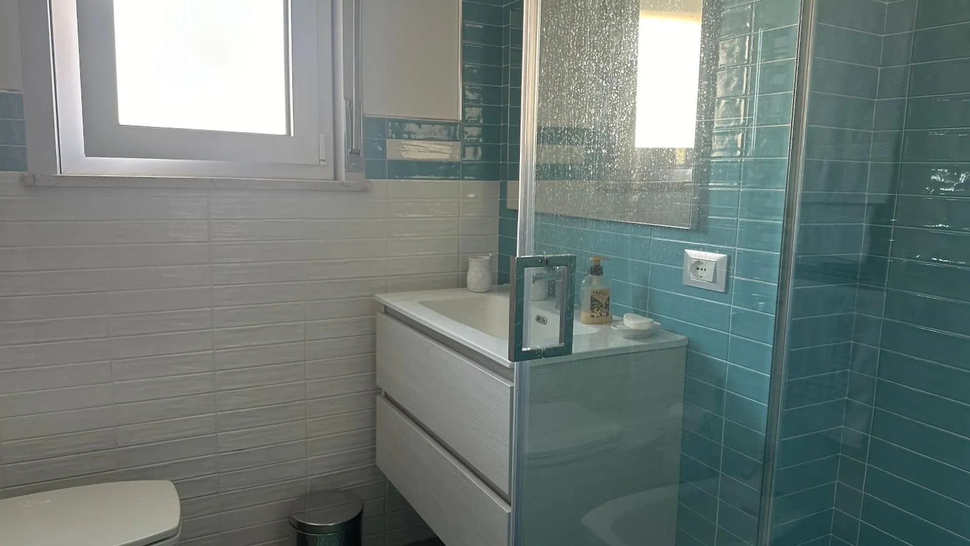 Casa Vacanze Rosalinda House Di Fronte Al Mare Di Palermo 0*,  Italy